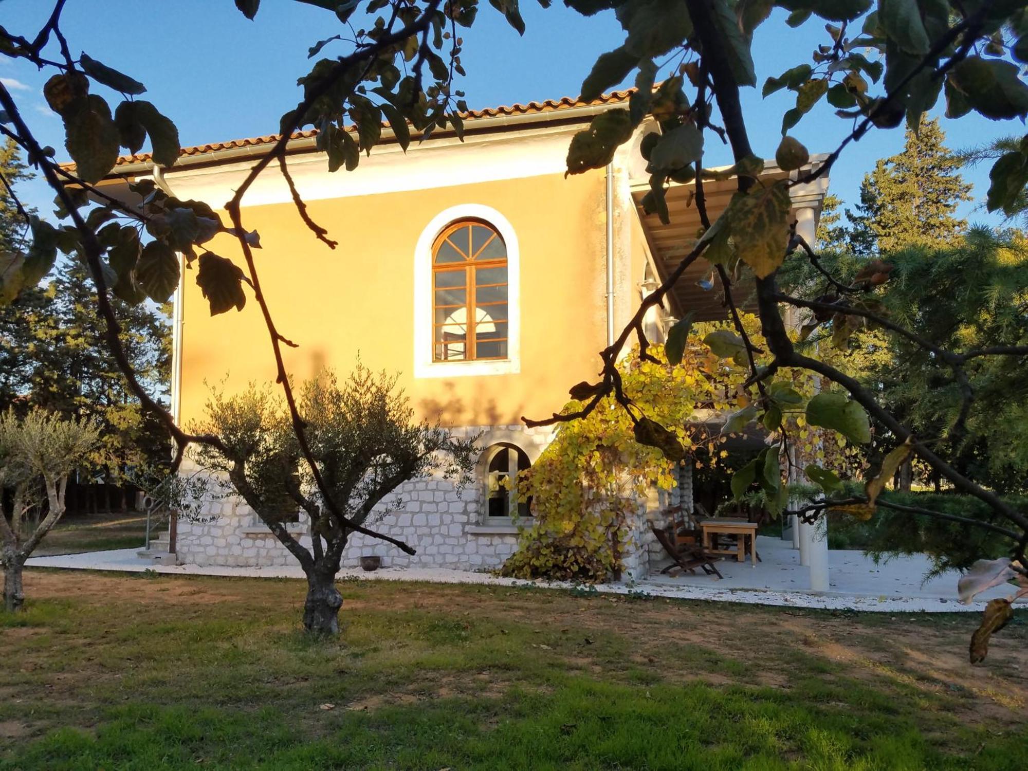 La Provencale Apartment Uzes Exterior photo